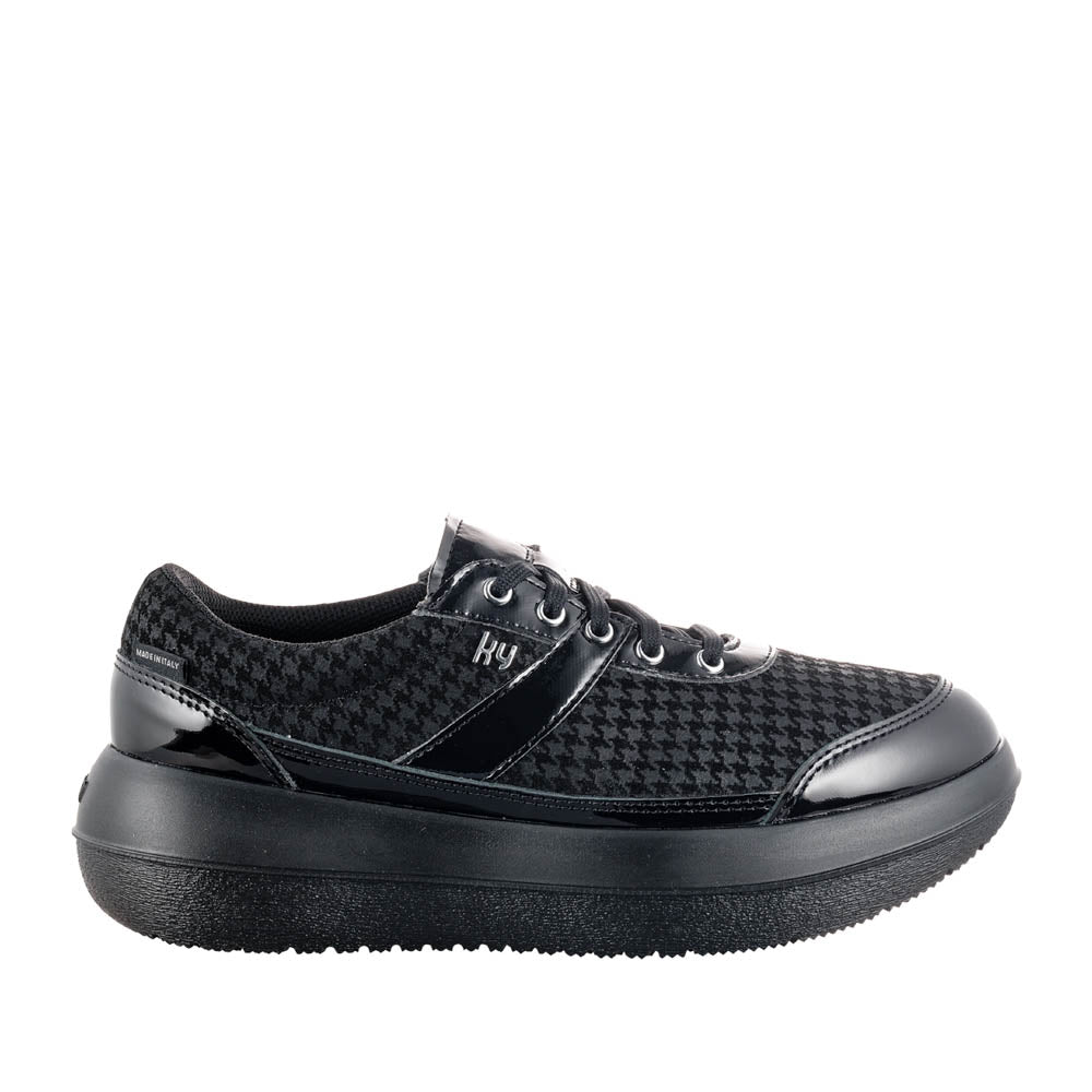 AW107A_Aubonne_black_poule_a