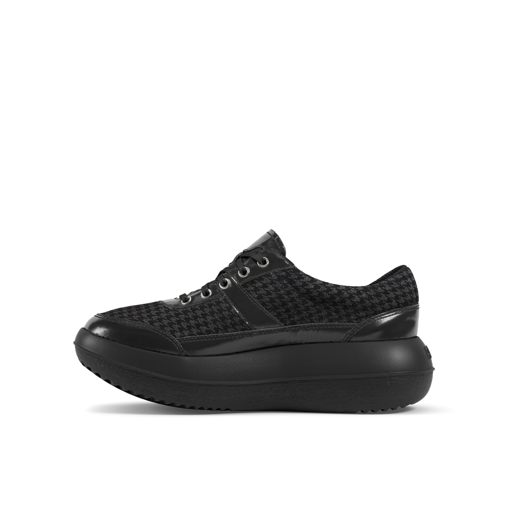 AW107A_Aubonne_black_poule_d