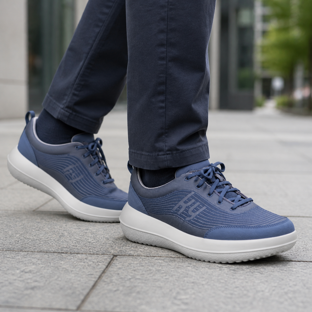 KY524A_Rueti_Men_Blue-2_Lifestyle_Square