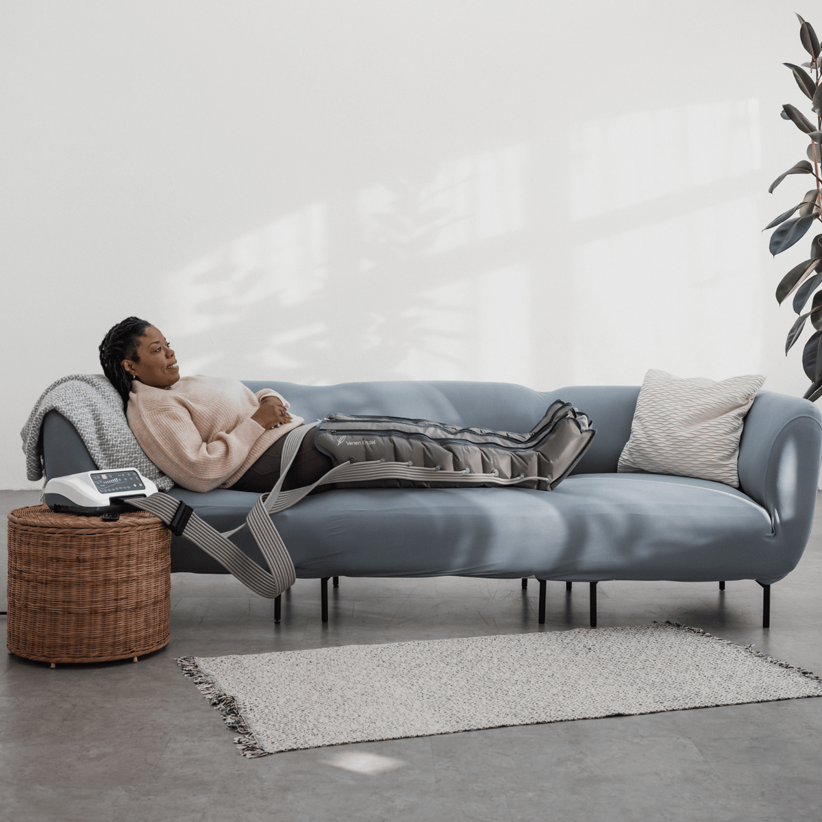 VE8_Bein_02_Sofa_liegend