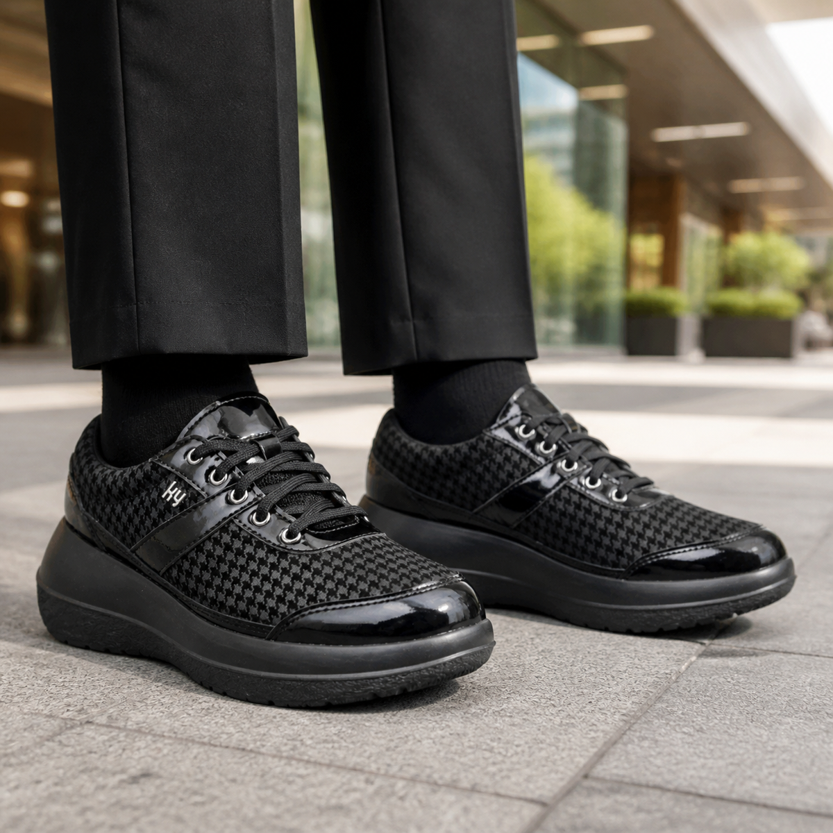 kybun Aubonne black poule, Damenschuh, am Fuss
