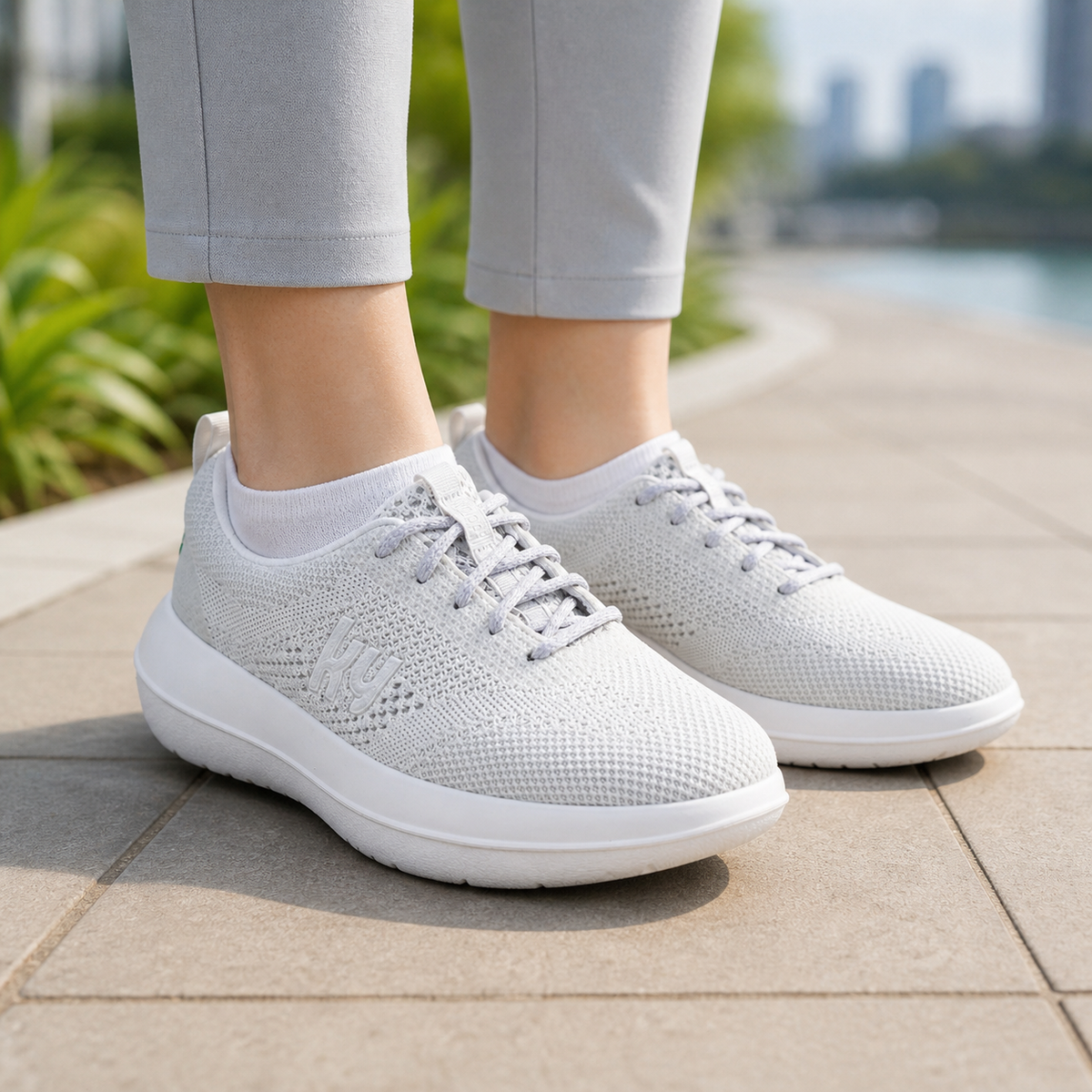 kybun Biel silver, Damen-Sneaker, am Fuss