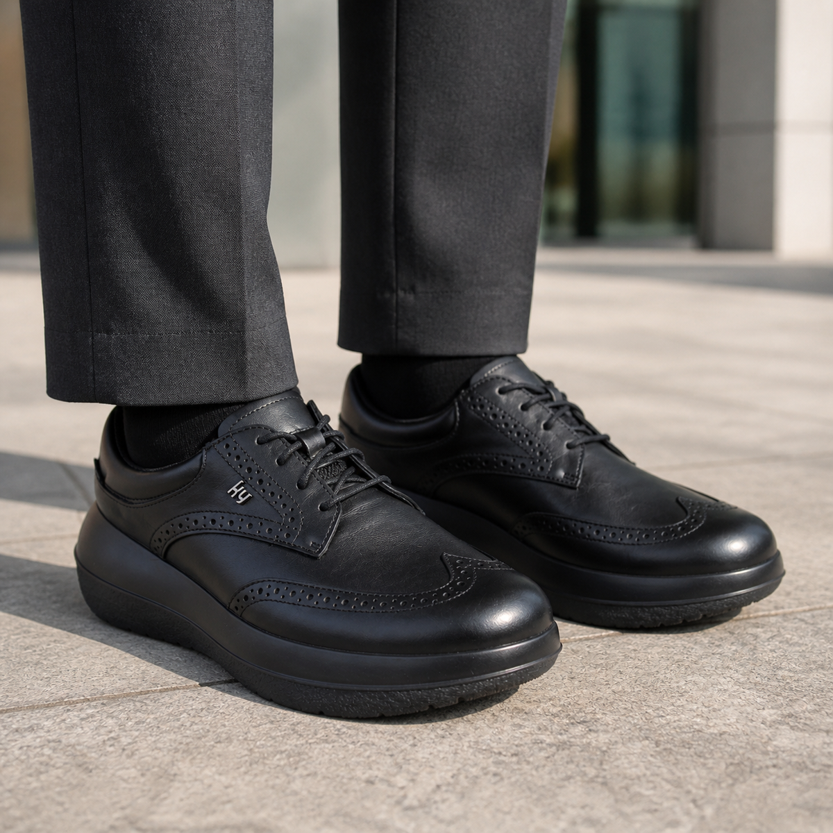 kybun Chiasso black, Herrenschuh, am Fuss