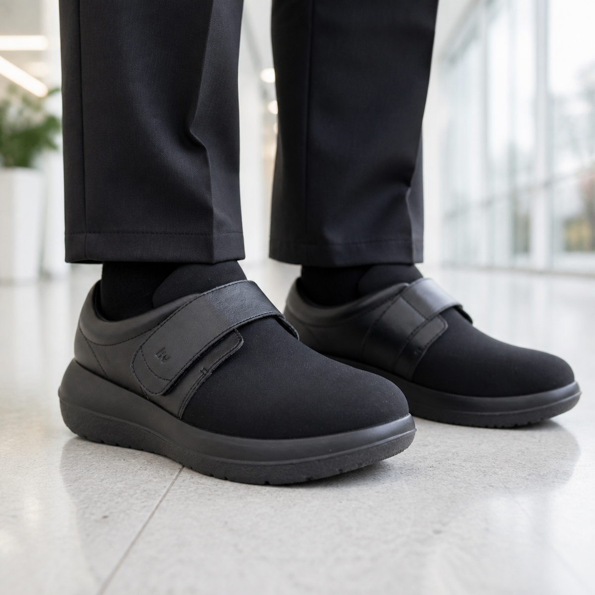 kybun Vals black, Damenschuh, am Fuss